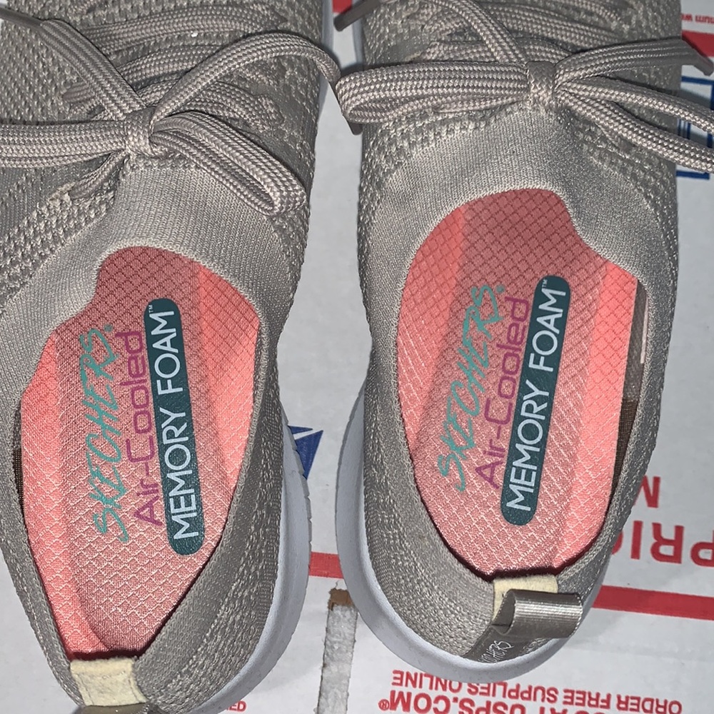 Skechers Women's Ultra Flex Statements Sneaker - Picture 5 of 8